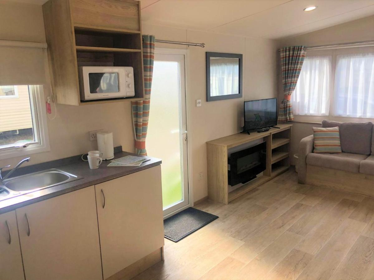 Cedar Deluxe Holiday Home แชเปิลเซนต์เลนเนิร์ดส์ ภายนอก รูปภาพ