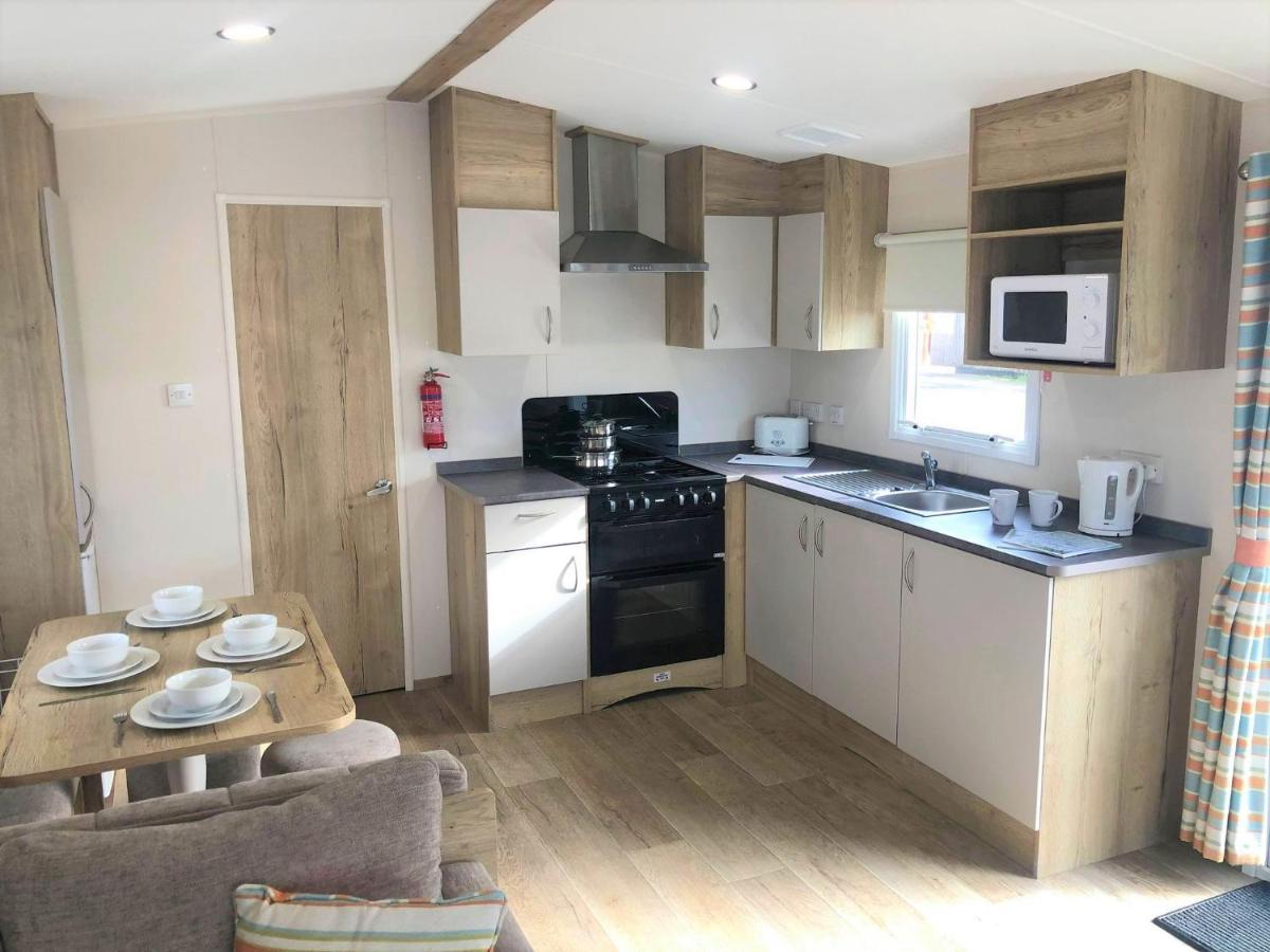 Cedar Deluxe Holiday Home แชเปิลเซนต์เลนเนิร์ดส์ ภายนอก รูปภาพ