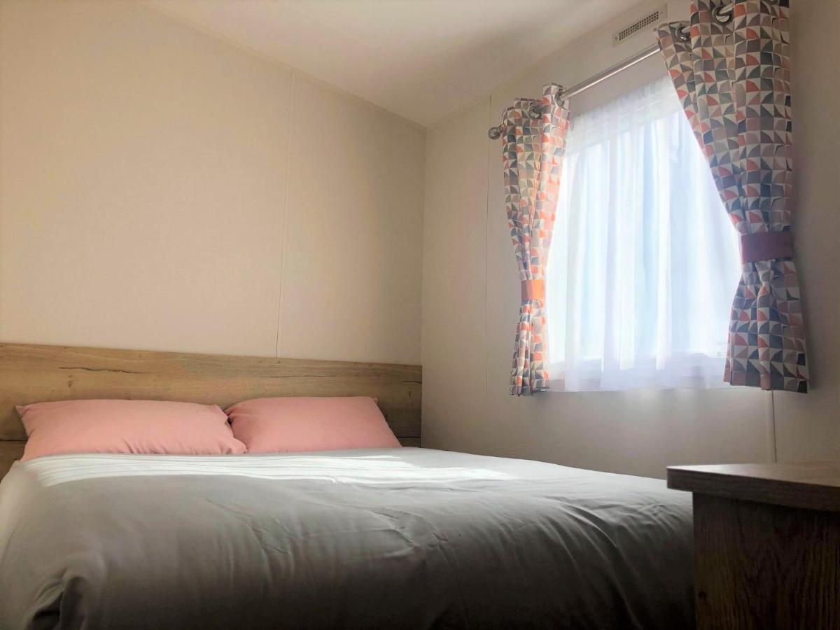 Cedar Deluxe Holiday Home แชเปิลเซนต์เลนเนิร์ดส์ ภายนอก รูปภาพ